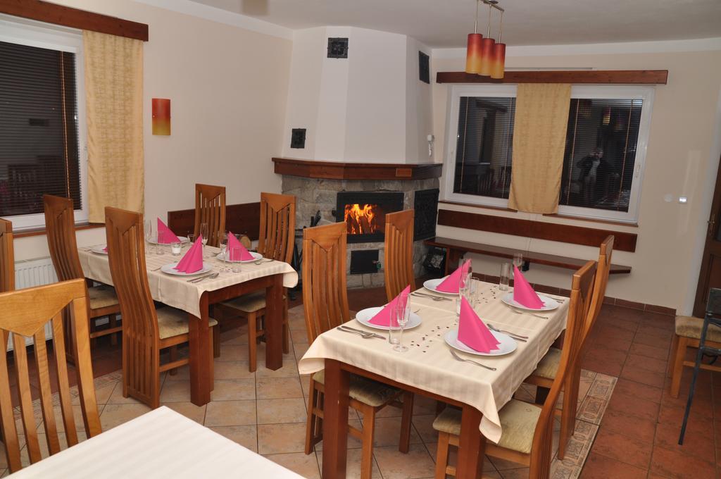 Pension & Restaurant Silma With Wellness Rychvald Eksteriør billede